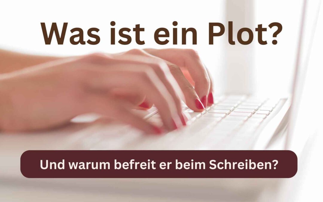 Zwei Hände tippen auf einer Tastatur. Oben steht Was ist ein Plot und unter den Händen steht Und warum er beim Schreiben befreit.