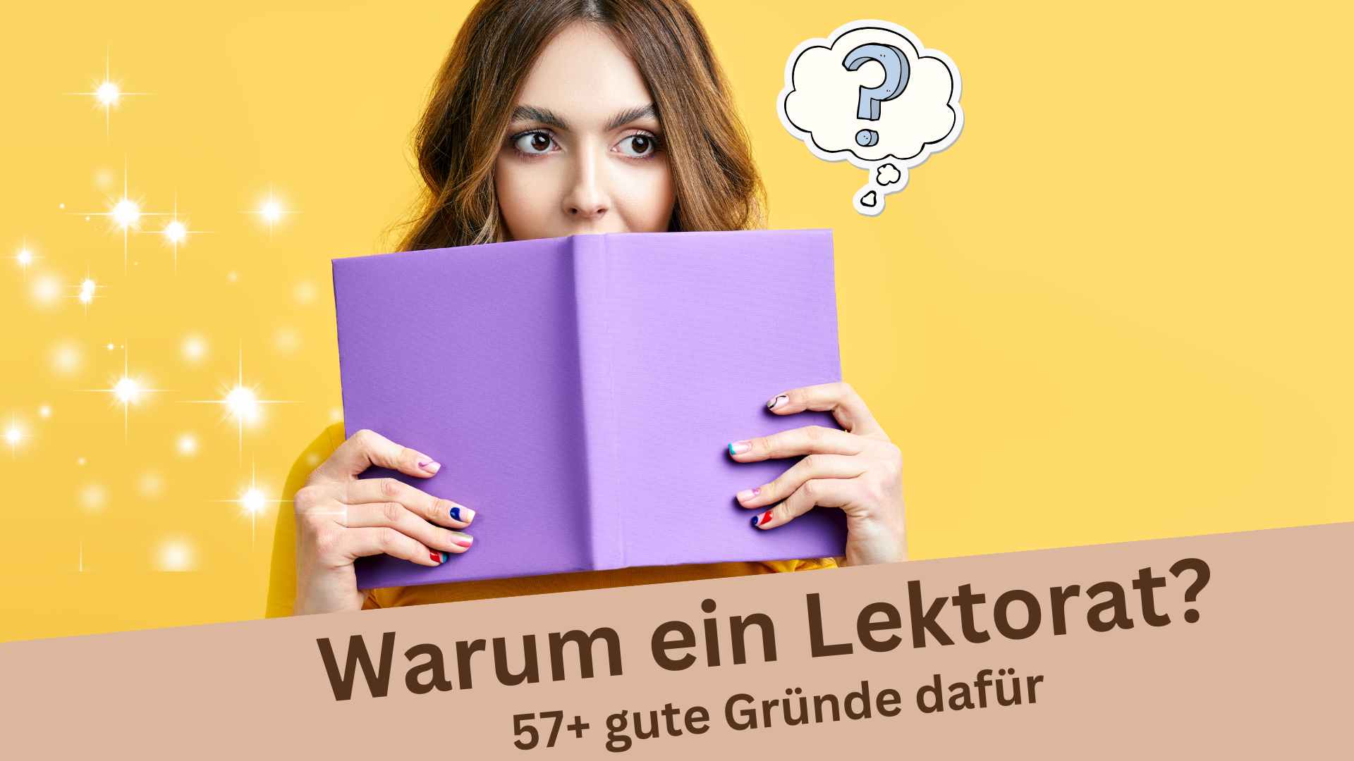 Warum ein Lektorat? Eine junge Frau hält fragend ein Buch hoch.