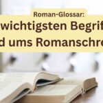 Auf dem Bild sind zwei aufgeschlagene Bücher auf einem Schreibtisch zu sehen. Daneben steht ein Becher mit Bleistiften, auf der anderen Seite liegt ein Apfel